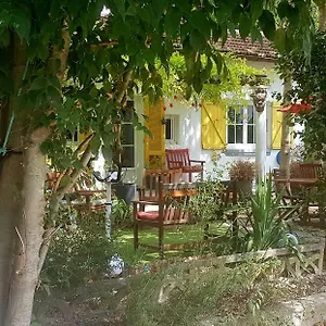 Hébergement de vacances Maison Aux Volets Jaunes, Les Angles (Gard)